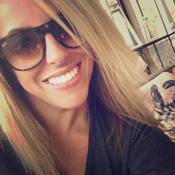 Meet your Posher, E - Picture 1 of 1